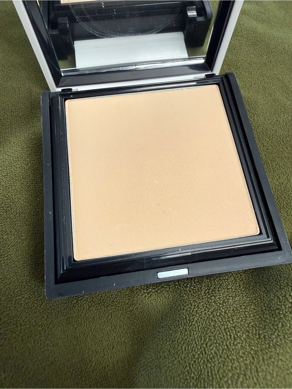 Benefit Hello Flawless Powder Compacts - champagne, ivory